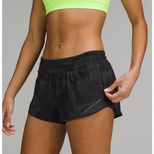 Lululemon Hotty Hot Low Rise Lined Short 2.5” | Size 4